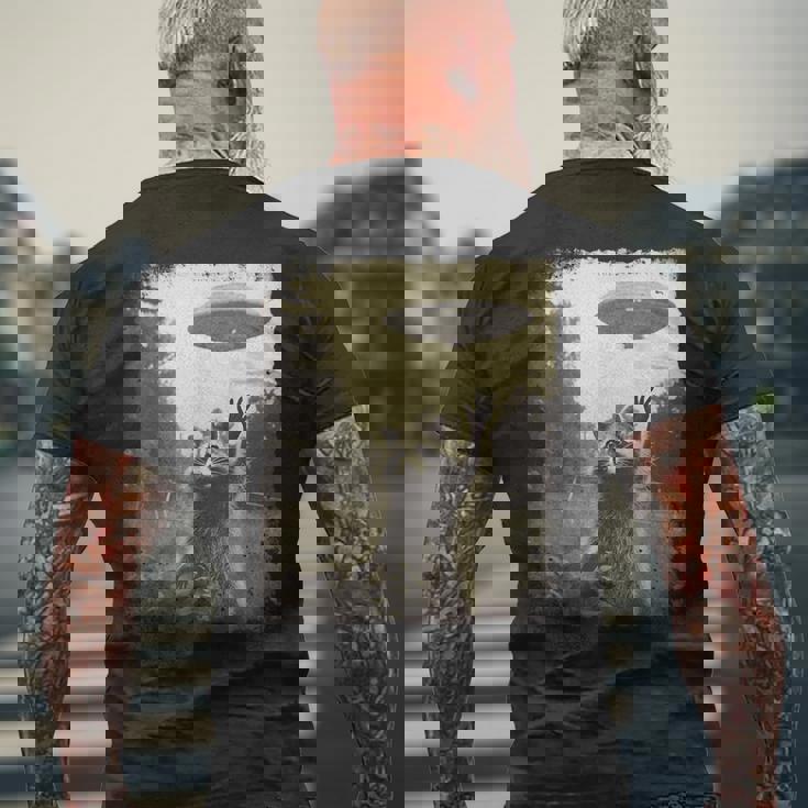 ヴィンテージ ヒップスター レトロ Hip Hop Uap ストリートウェア エイリアン 面白い Ufo ラクーン メンズTシャツ バックプリント 高齢者への贈り物