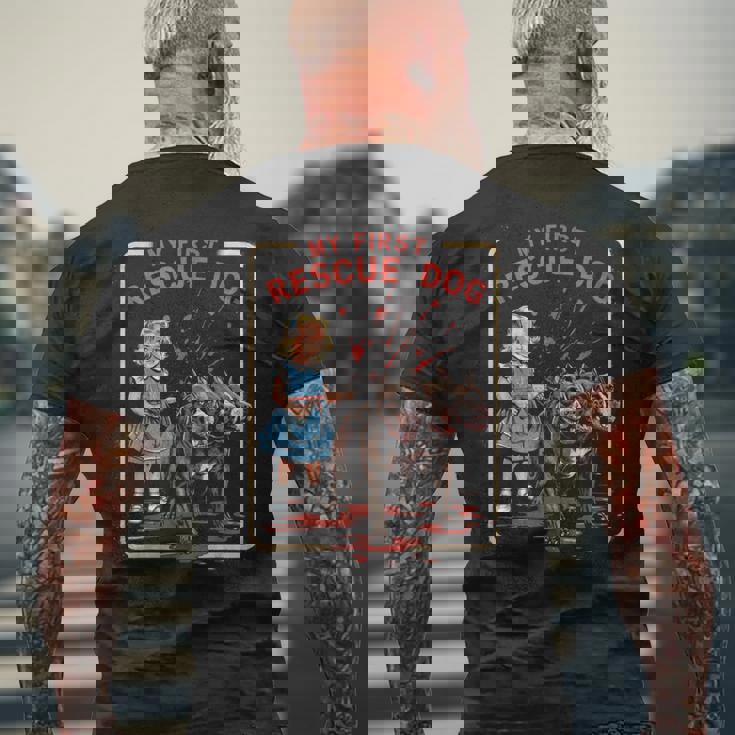 ヴィンテージ ホラー 映画 恋人 レトロ ハロウィン シャツ レスキュー 犬 メンズTシャツ バックプリント 高齢者への贈り物