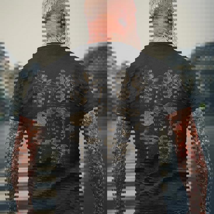 ヴィンテージ マッシュルーム 食べられるキノコの餌やりギフト メンズTシャツ バックプリント 高齢者への贈り物