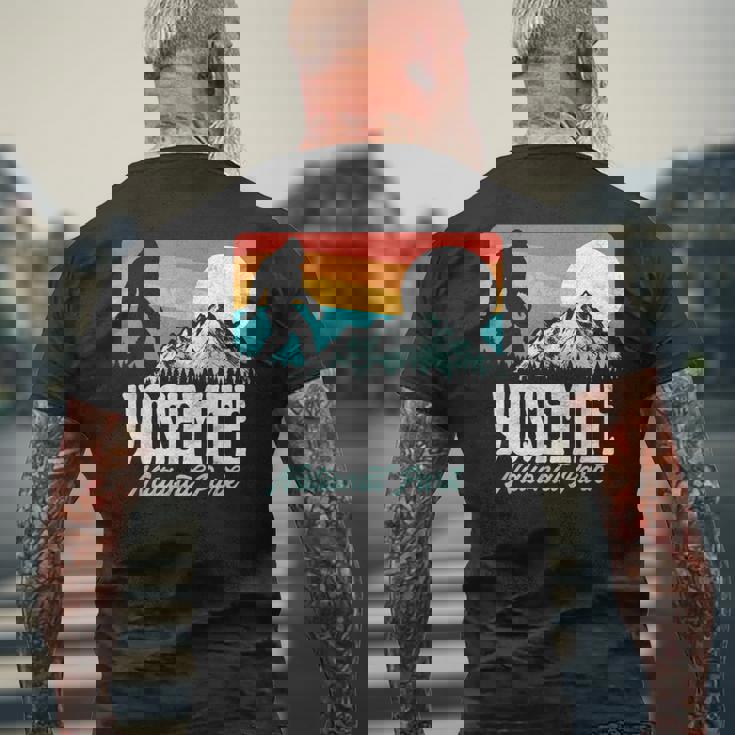 ヴィンテージ ヨセミテ国立公園 ビッグフット 山脈 グラフィック メンズTシャツ バックプリント 高齢者への贈り物