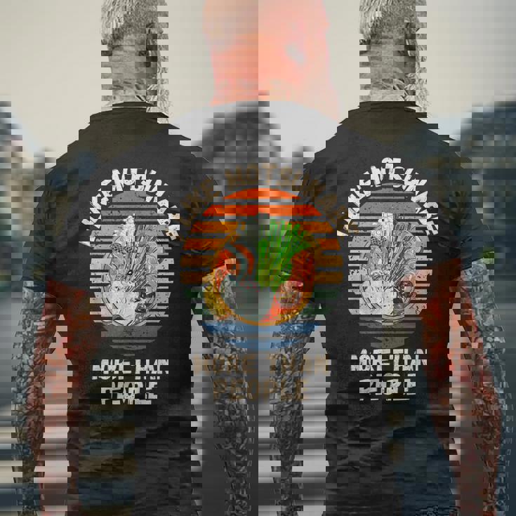 ヴィンテージ 人よりモツナベが好き レトロ もつ鍋 メンズTシャツ バックプリント 高齢者への贈り物