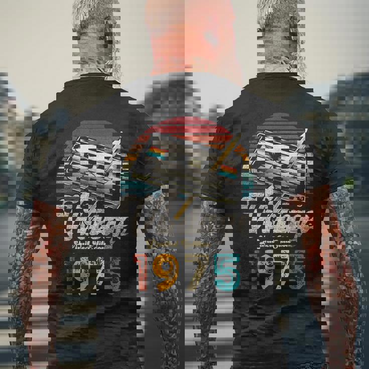 ヴィンテージ1975バースデー50年カセットペンシル メンズTシャツ バックプリント 高齢者への贈り物