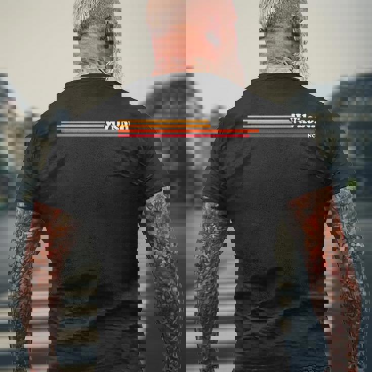 ヴィンテージ1980年代グラフィックスタイルウィルソンノースカロライナ州 メンズTシャツ バックプリント 高齢者への贈り物