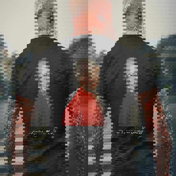 ヴォルフガング・アマデウス・モーツァルト 作曲家 シグネチャー クラシック音楽 メンズTシャツ バックプリント 高齢者への贈り物