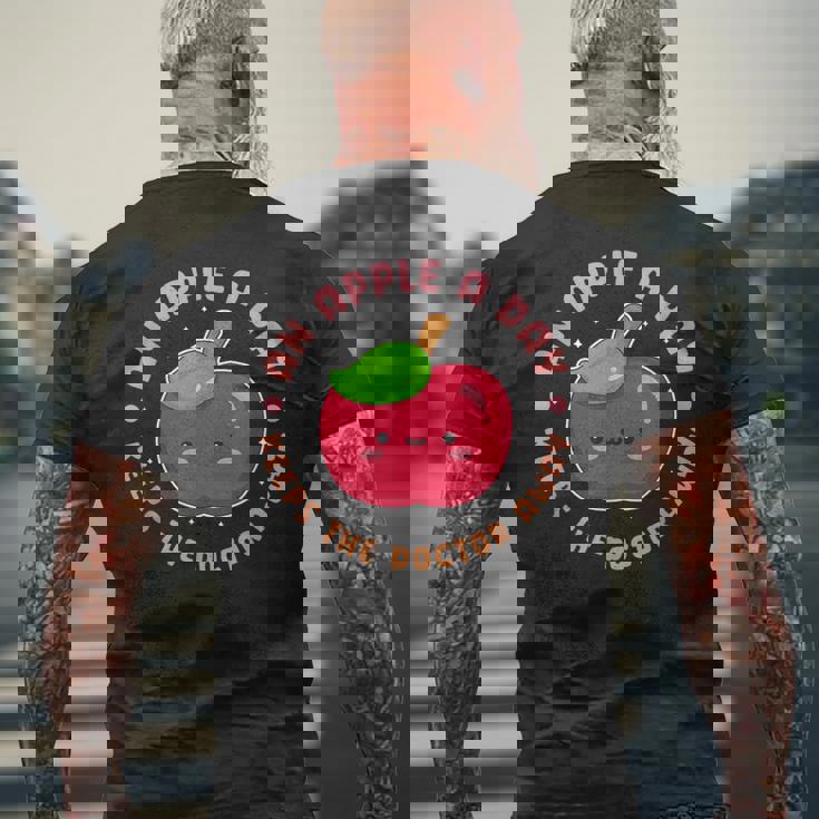 一日のリンゴは医者を遠ざけます メンズTシャツ バックプリント 高齢者への贈り物