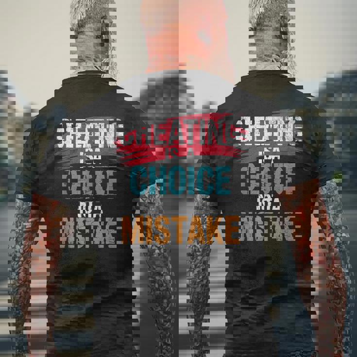 不正行為は選択であり、間違いではない詐欺師失恋のチート メンズTシャツ バックプリント 高齢者への贈り物