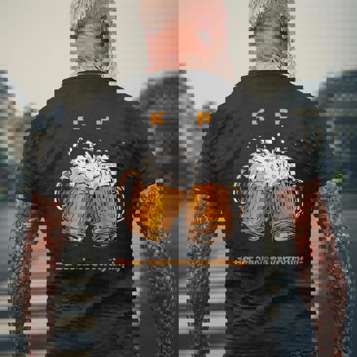 乾杯ビールは全てを解決する ビール 夏 乾杯 Kp ジョッキ 生ビール メンズTシャツ バックプリント 高齢者への贈り物