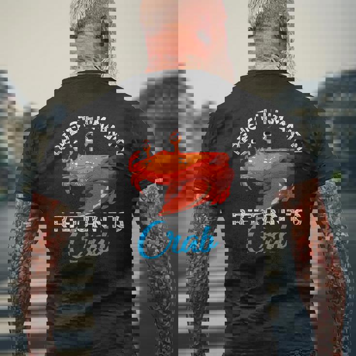 人類を拒絶するカニに戻る進化カニを抱きしめろ メンズTシャツ バックプリント 高齢者への贈り物