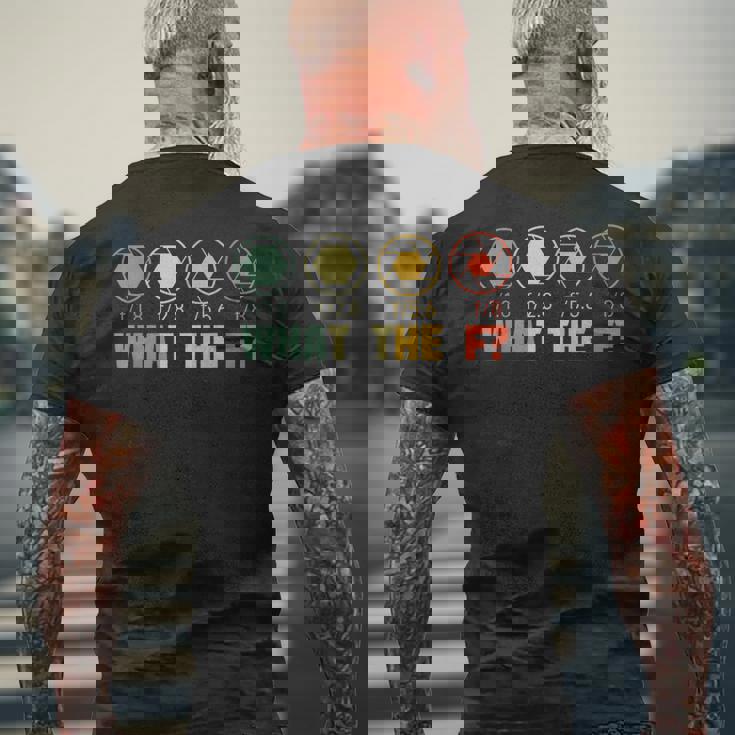 何のf？写真面白い写真家のカメラの絞り メンズTシャツ バックプリント 高齢者への贈り物