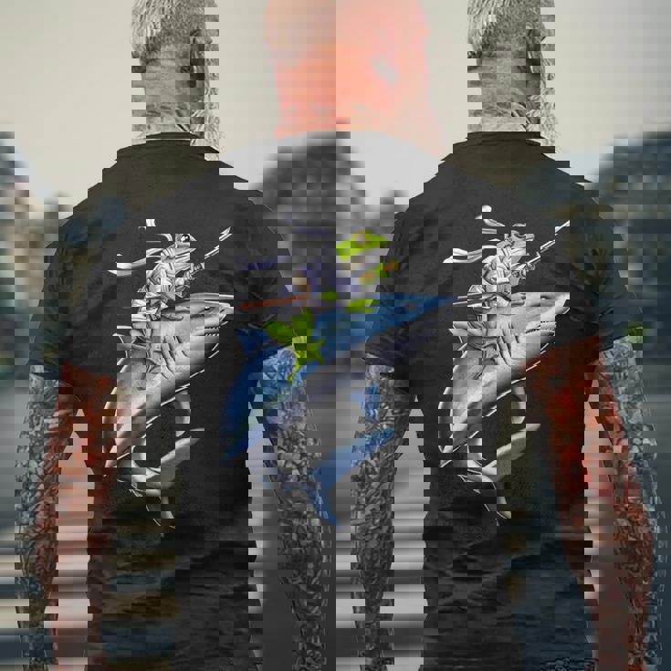 侍ニンジャカエルがサメに乗る日本の戦士面白い メンズTシャツ バックプリント 高齢者への贈り物