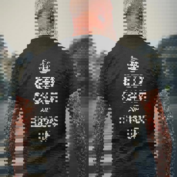 冷静さを保ち、ひじをかいてカナディアン・プラウド・ノース・ストロング・アンド・フリーに メンズTシャツ バックプリント 高齢者への贈り物