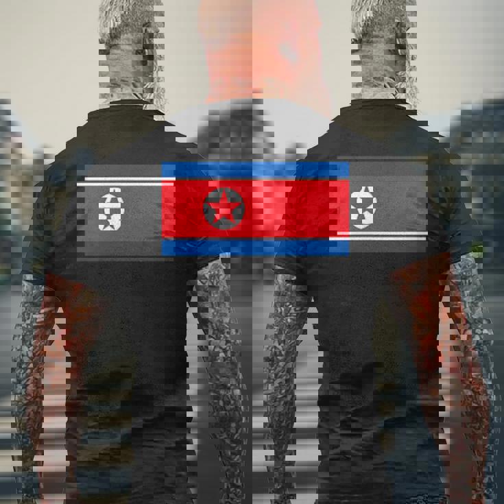 北朝鮮旗北朝鮮ピョンヤン。 メンズTシャツ バックプリント 高齢者への贈り物