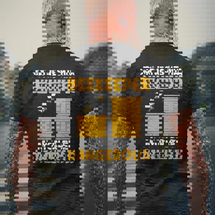 収穫養蜂家 これらを植えてミツバチを救いましょう メンズTシャツ バックプリント 高齢者への贈り物