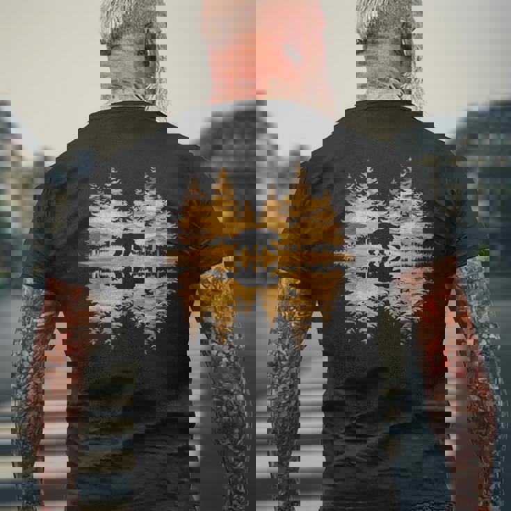 夕暮れのクマと森 自然愛好家 メンズTシャツ バックプリント 高齢者への贈り物