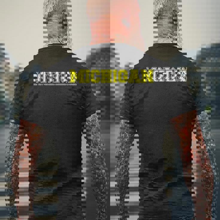 大学スタイル ミシガン スポーツギフト メンズTシャツ バックプリント 高齢者への贈り物