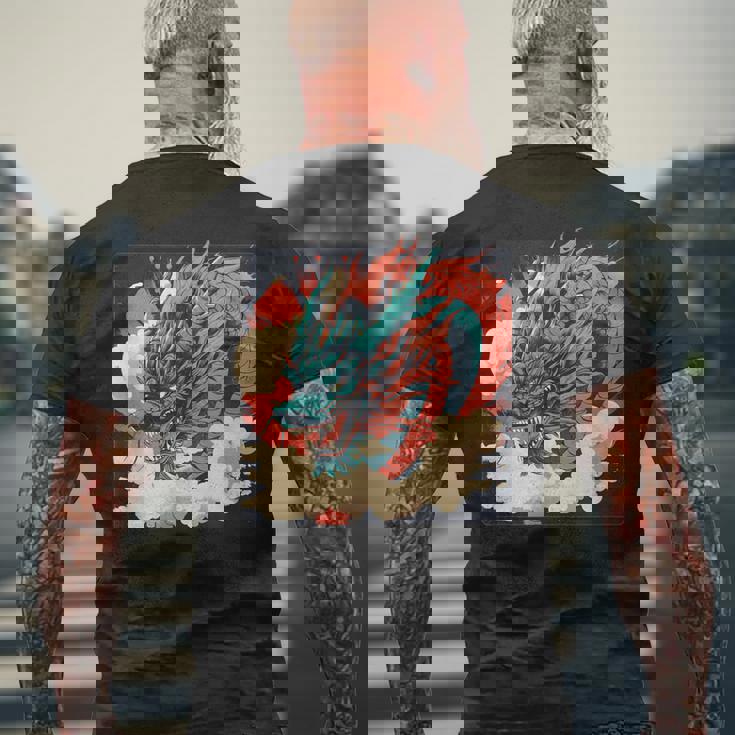 大胆でクールな外観の素晴らしい日本のドラゴン。 メンズTシャツ バックプリント 高齢者への贈り物