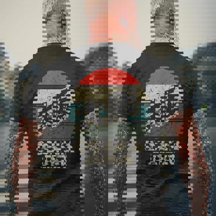 大阪 日本 漢字 キャラクター 円 レトロ 夕日 メンズTシャツ バックプリント 高齢者への贈り物