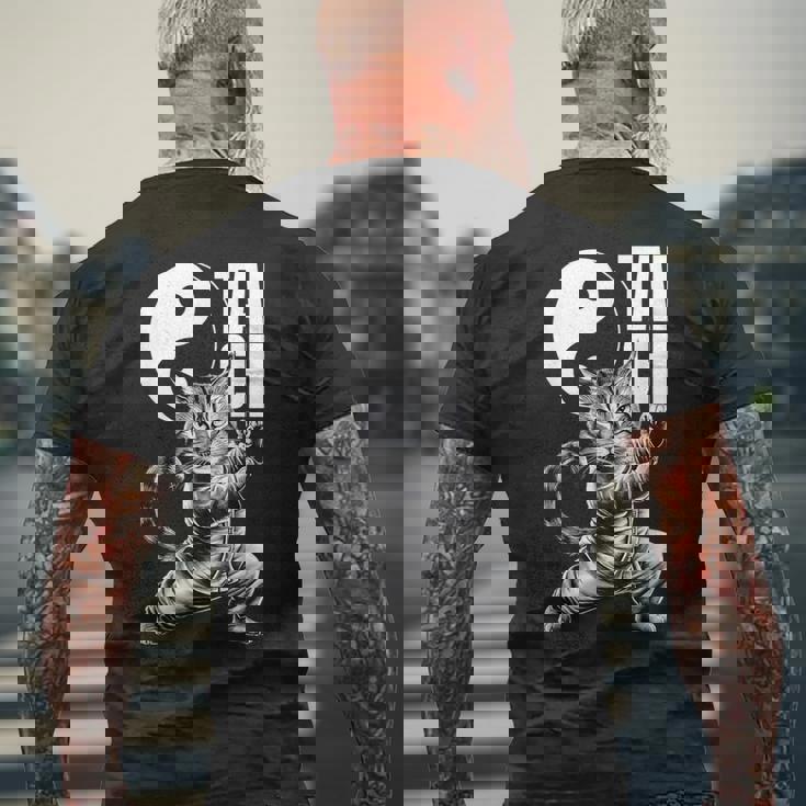 太極拳武術の陰陽を演じるかわいい猫 メンズTシャツ バックプリント 高齢者への贈り物