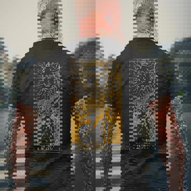 太陽ゴールドタロットカードtシャツ メンズTシャツ バックプリント 高齢者への贈り物