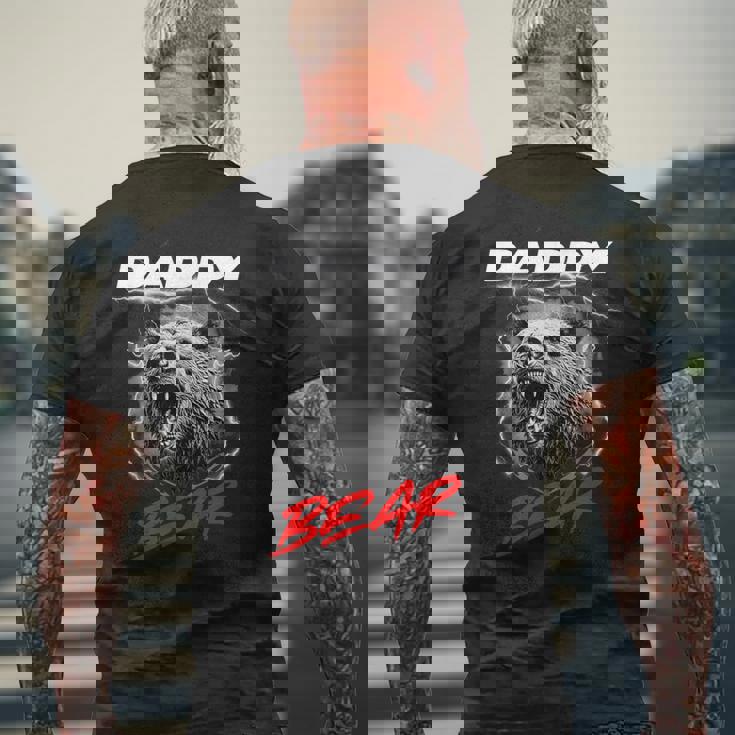 子グマを守る自慢のパパベア メンズTシャツ バックプリント 高齢者への贈り物