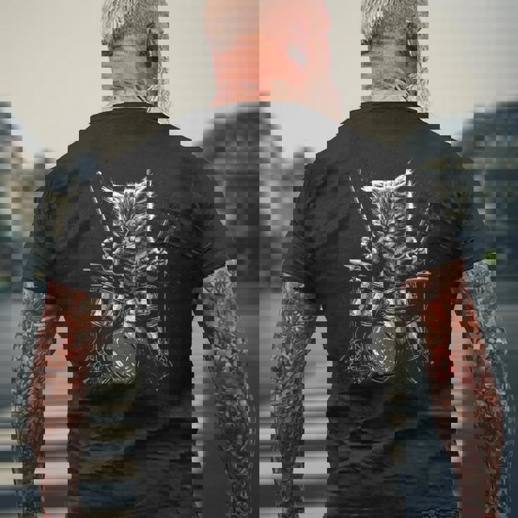 子猫ロックバンド ドラマー 猫 ドラム メンズTシャツ バックプリント 高齢者への贈り物