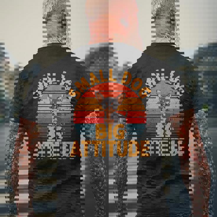 小型犬 大きな態度 レトロ 犬 品種 チワワ メンズTシャツ バックプリント 高齢者への贈り物