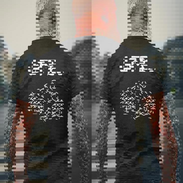 山不足 ハイキング 登山家 趣味 アウトドア 登山好き 山登り好き ギャグ おもしろ メンズTシャツ バックプリント 高齢者への贈り物