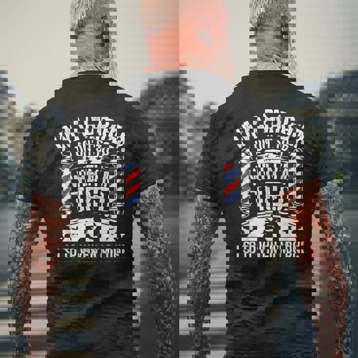 床屋疲れたらやめちゃくちゃおもしろい美容師 メンズTシャツ バックプリント 高齢者への贈り物