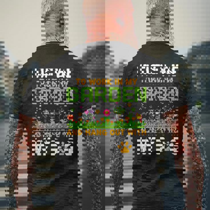 庭で働いて犬とたむろしたい メンズTシャツ バックプリント 高齢者への贈り物
