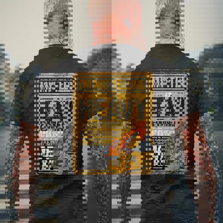 怒鳴らないよ俺は重機オペレーター建設業だ メンズTシャツ バックプリント 高齢者への贈り物