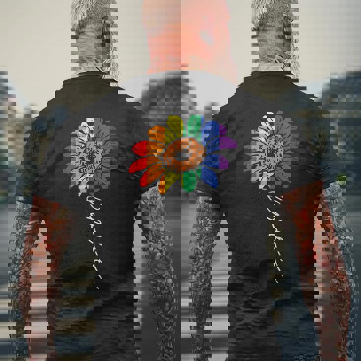 愛のヒマワリ 花柄 Lgbtq レインボーフラッグ ゲイプライド アライ メンズTシャツ バックプリント 高齢者への贈り物