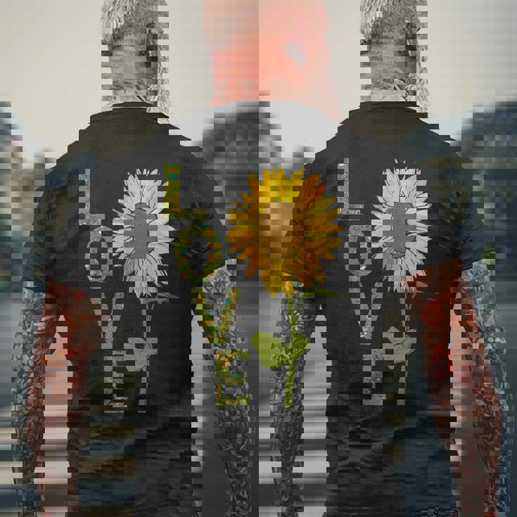 愛の大きなひまわりを作る庭師 メンズTシャツ バックプリント 高齢者への贈り物