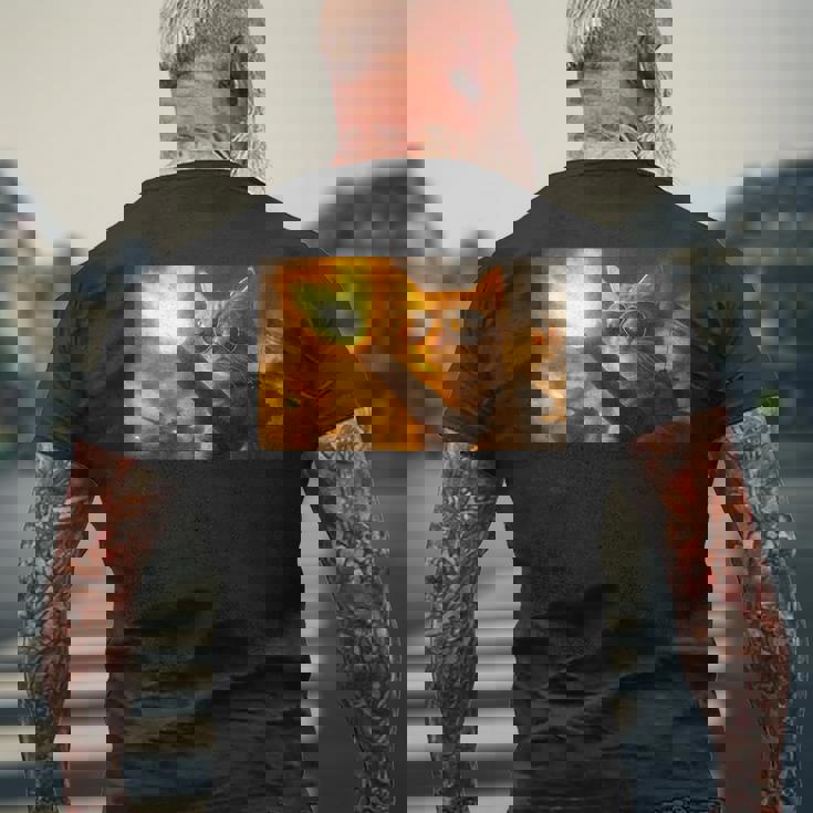 戦車砲身に猫と戦う愛国的な銃の権利 プロガン メンズTシャツ バックプリント 高齢者への贈り物