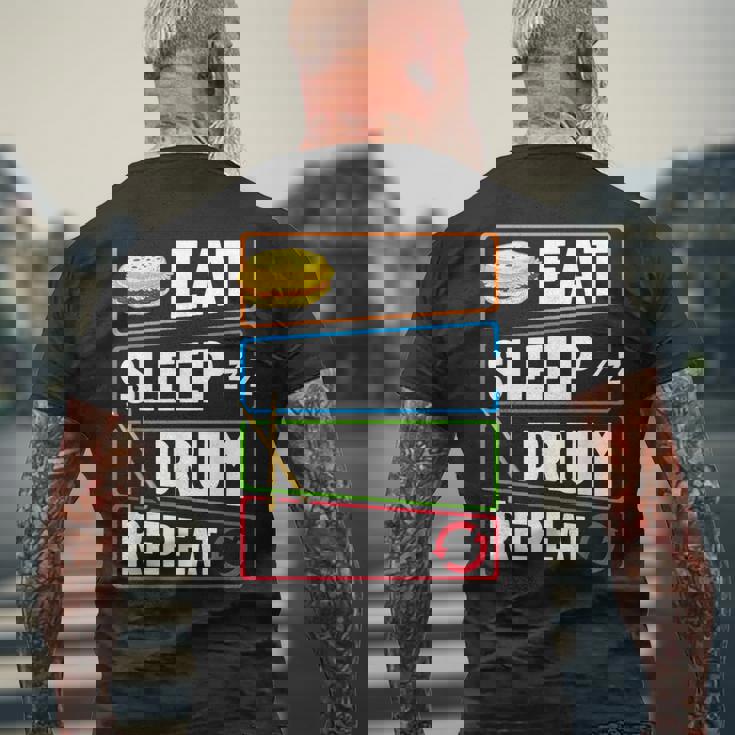 打楽器 ドラム 音楽 ドラマー ミュージシャン プレイヤー メンズTシャツ バックプリント 高齢者への贈り物