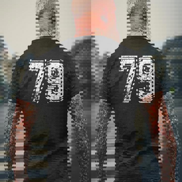 数字 79 ヴィンテージ 1979 誕生日 ヴィンテージ風 メンズTシャツ バックプリント 高齢者への贈り物