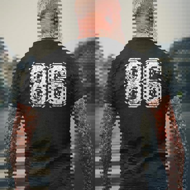 数字 86 ヴィンテージ 1986 誕生日 レトロ ヴィンテージ ルック メンズTシャツ バックプリント 高齢者への贈り物