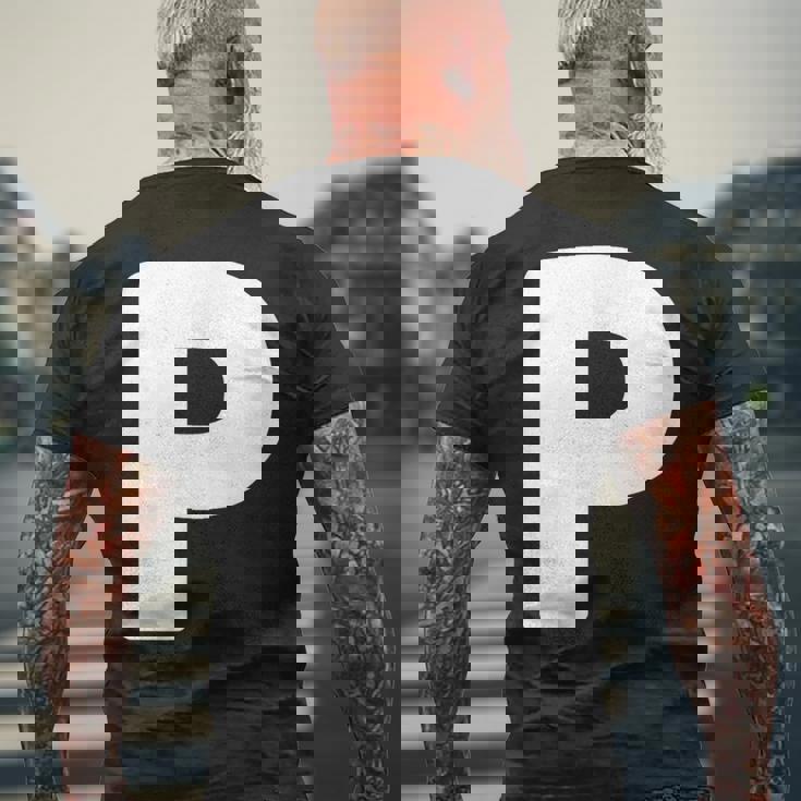 文字p 大文字 アルファベット モノグラム イニシャル メンズTシャツ バックプリント 高齢者への贈り物