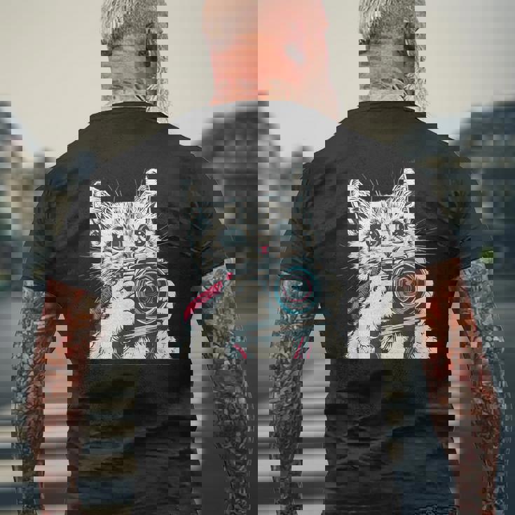 旅行や写真を撮るのに最適なカメラ猫。 メンズTシャツ バックプリント 高齢者への贈り物