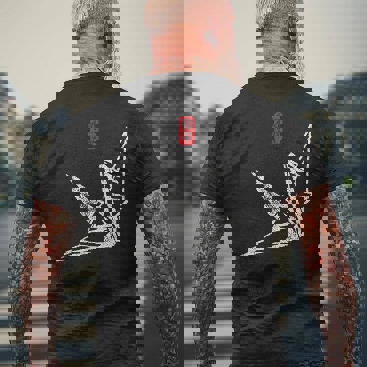 日本のヴィンテージの平和のシンボル折り紙鶴 メンズTシャツ バックプリント 高齢者への贈り物