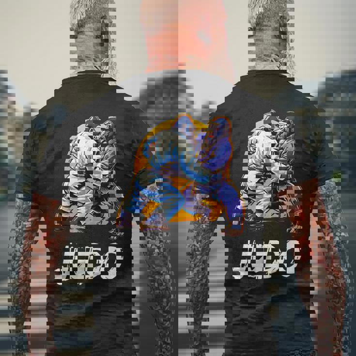 日本の柔道 ゴリラ柔道家 メンズTシャツ バックプリント 高齢者への贈り物