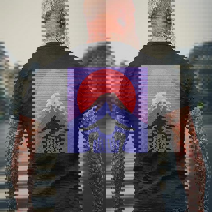 日本の相撲力士は、日本のマワシで 富士山の美学 メンズTシャツ バックプリント 高齢者への贈り物