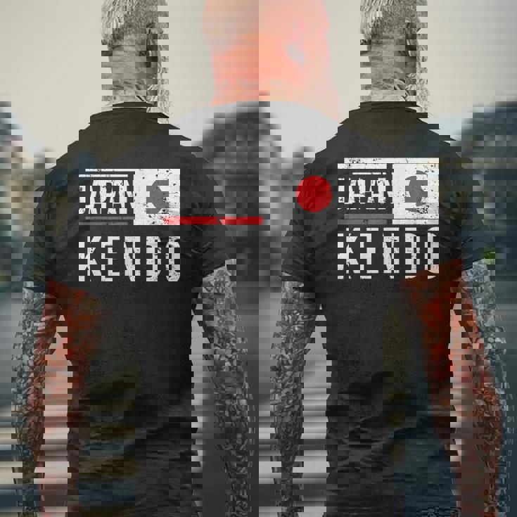 日本剣道レトロフラッグサムライ日本武道クラブ メンズTシャツ バックプリント 高齢者への贈り物