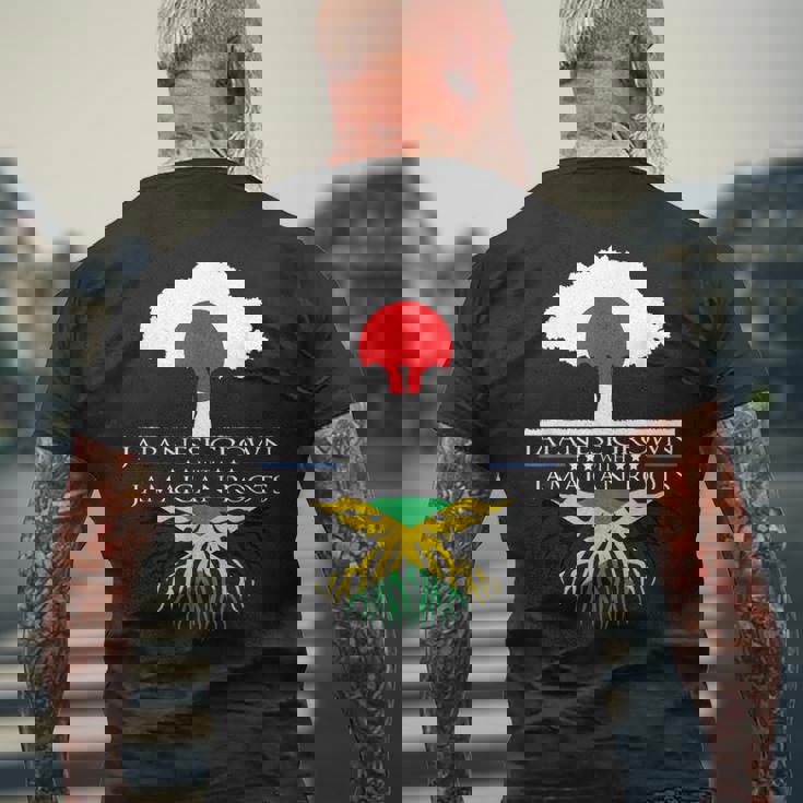 日本育ちのジャマイカ人のルーツ 日本ジャマイカ家系図 メンズTシャツ バックプリント 高齢者への贈り物