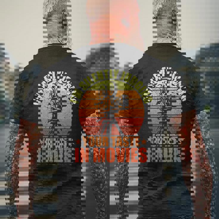 映画で味を判断する 映画ファン 映画 シネマ メンズTシャツ バックプリント 高齢者への贈り物