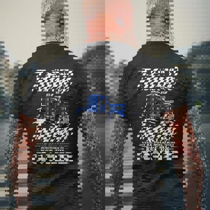 メンズ 普通のトラッカービッグリグトラックドライバーのようなタトゥーの入ったトラッカー メンズTシャツ バックプリント 高齢者への贈り物