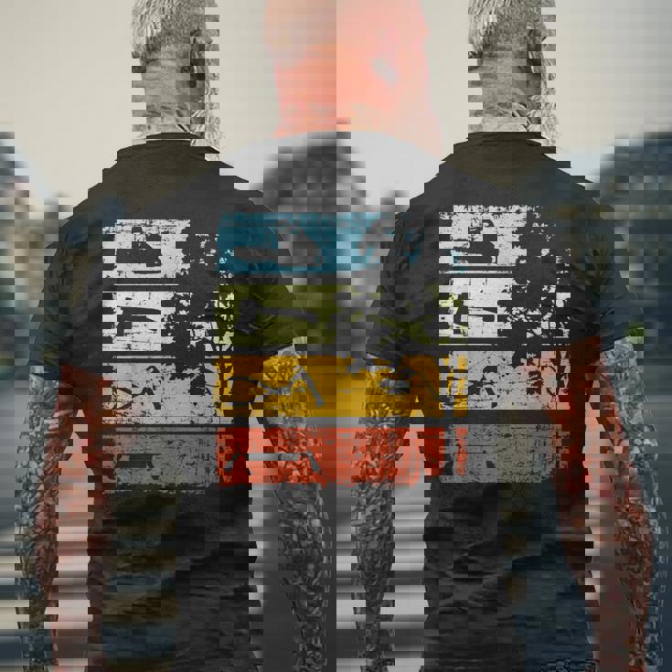 木こり ヴィンテージ チェーンソー 森林労働者 森林 メンズTシャツ バックプリント 高齢者への贈り物