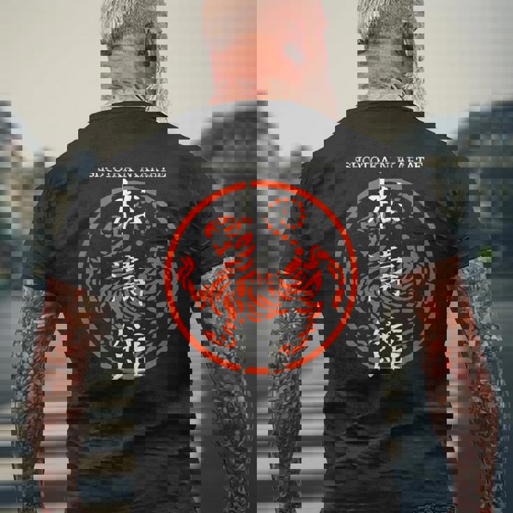 松濤館虎の漢字記号 武道空手道場 メンズTシャツ バックプリント 高齢者への贈り物