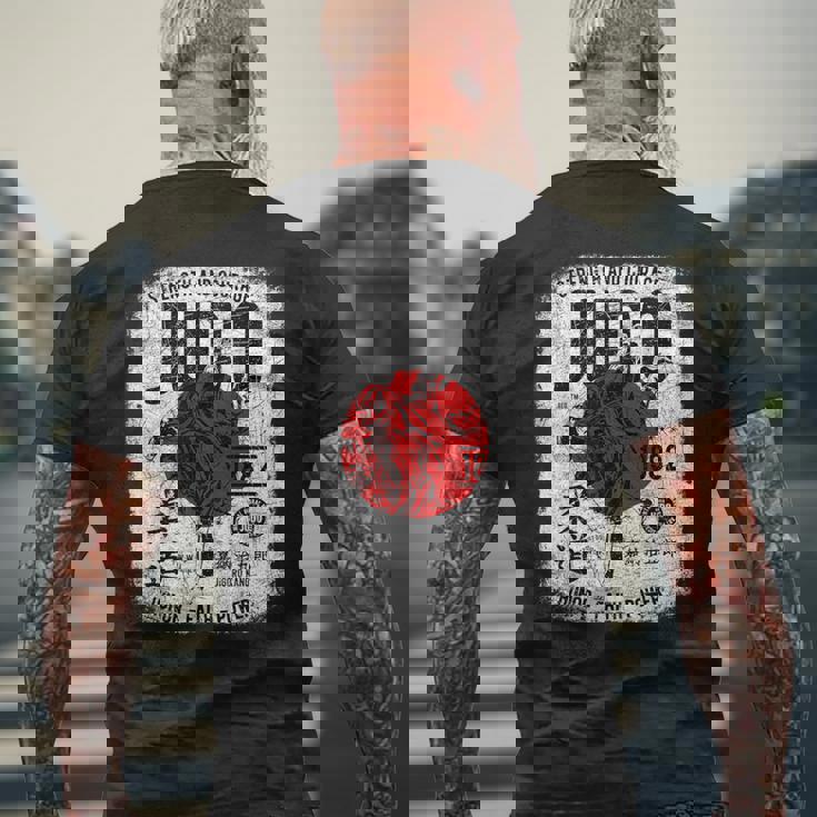 柔道 涼しい 日本のシンボル 柔道家 武道愛好家 メンズTシャツ バックプリント 高齢者への贈り物