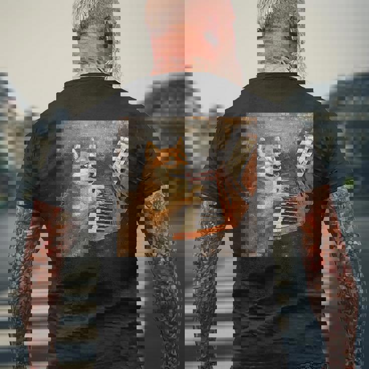 柴犬ピアノ犬 メンズTシャツ バックプリント 高齢者への贈り物