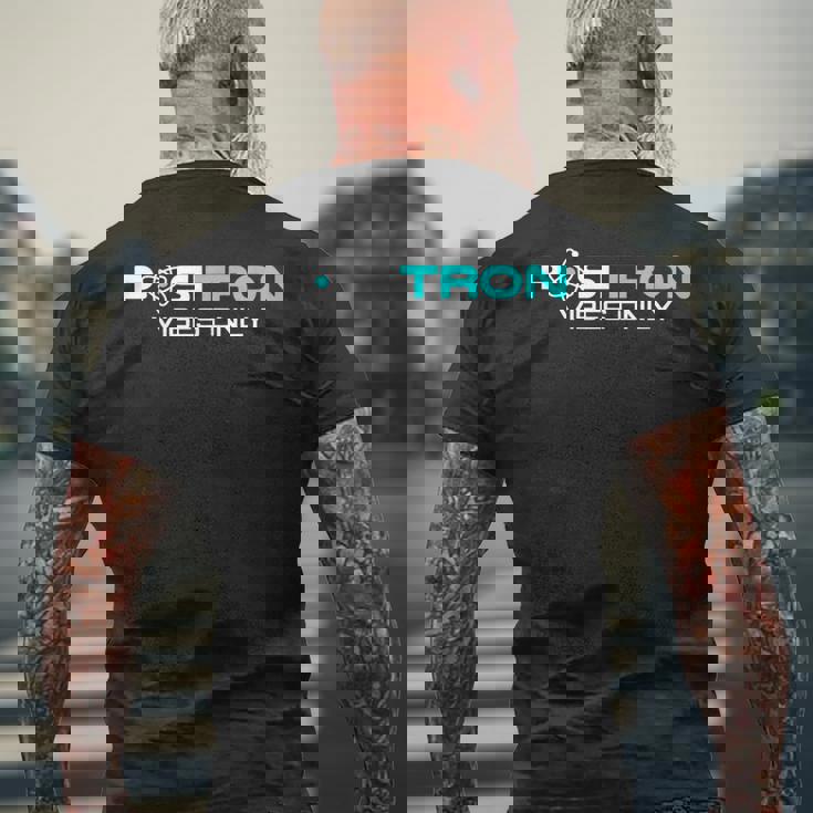 核医学 核学 Nuc Medquad メンズTシャツ バックプリント 高齢者への贈り物